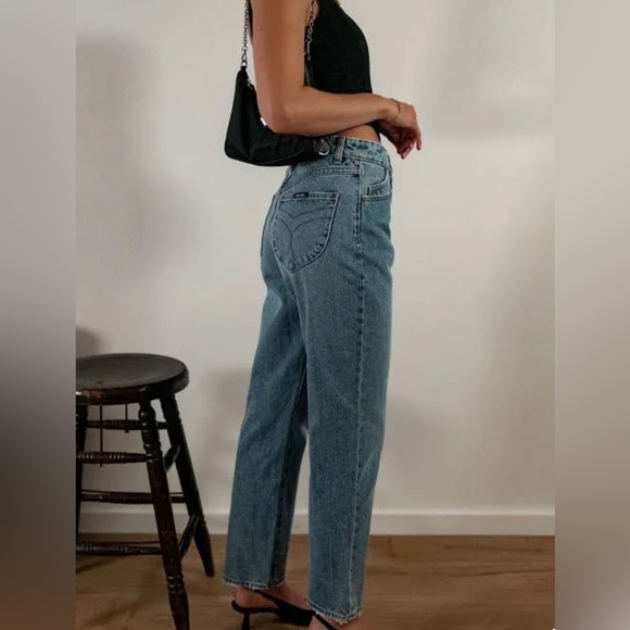 ROLLA’S Classic High Rise Straight Jeans in Mid Vintage Blue - Picture 3 of 16